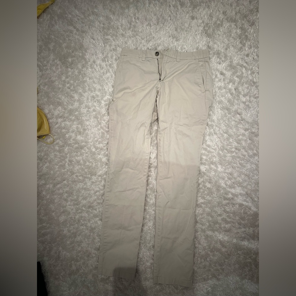 Vineyard Vines Performance On-The-Go pants. Size 30. The color stone.